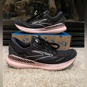 Brooks Glycerin 19 Women’s Shoes Size 10.5. Medium Wear.